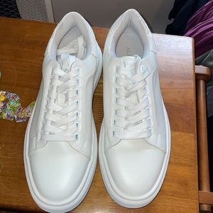 Aldo’s men’s shoes white new never worn